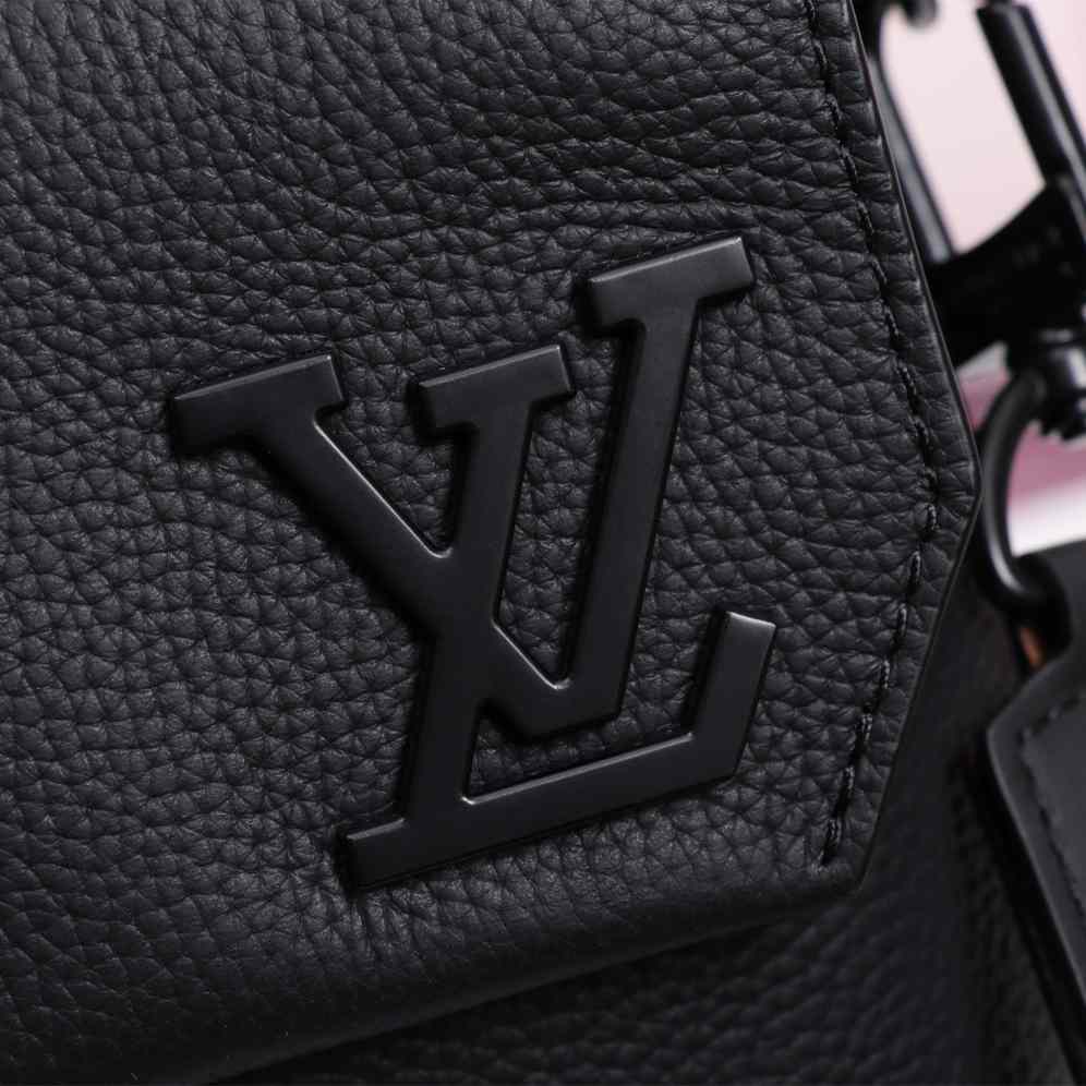 Louis Vuitton Fastline Messenger (23.5 x 18.x 7cm)   M22482 - DesignerGu