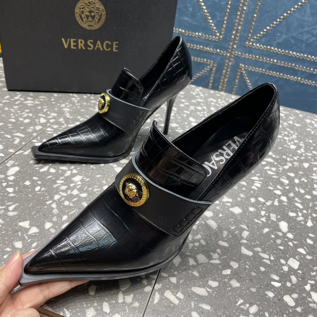 Versace Alia Pumps - DesignerGu