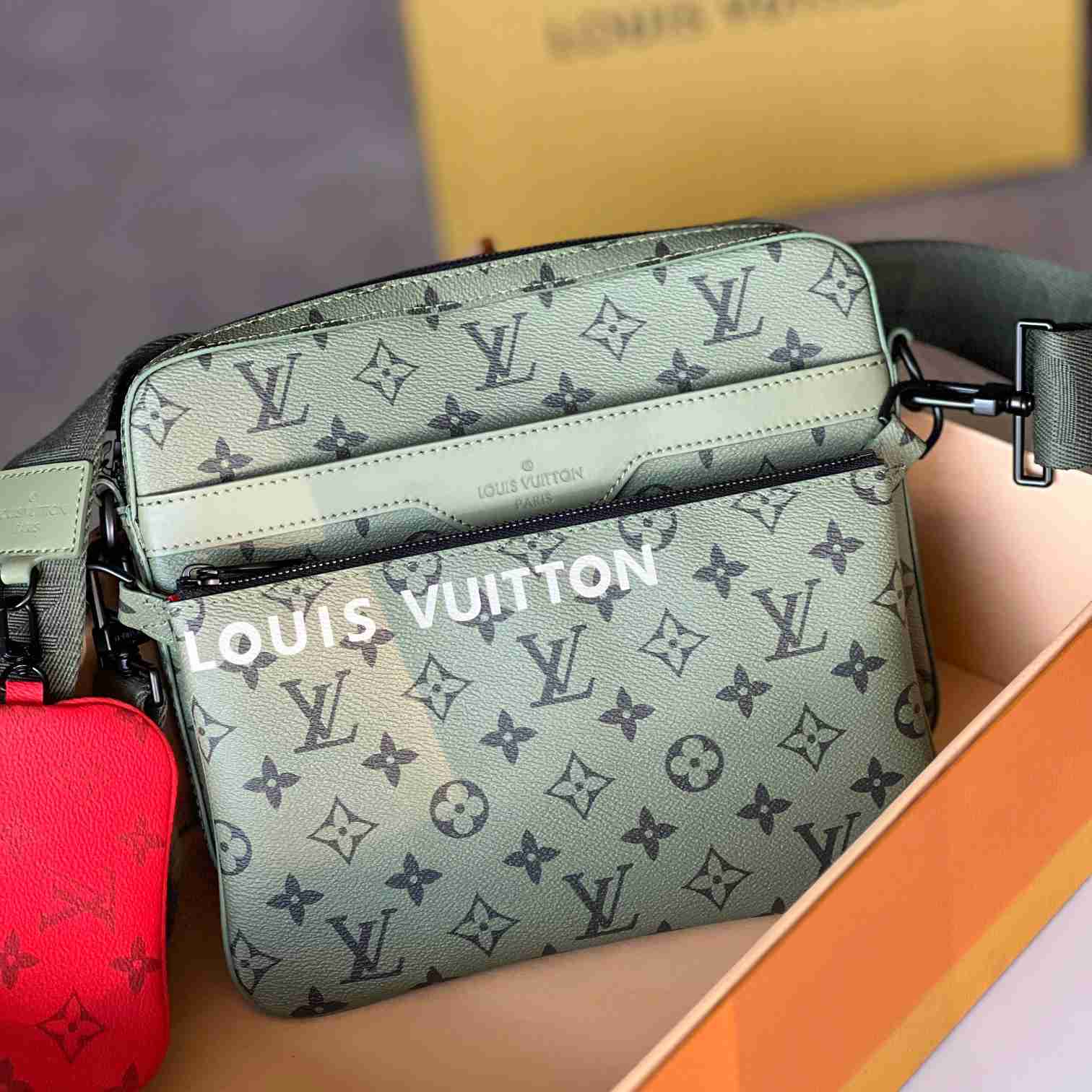 Louis Vuitton Trio Messenger   M23783 - DesignerGu