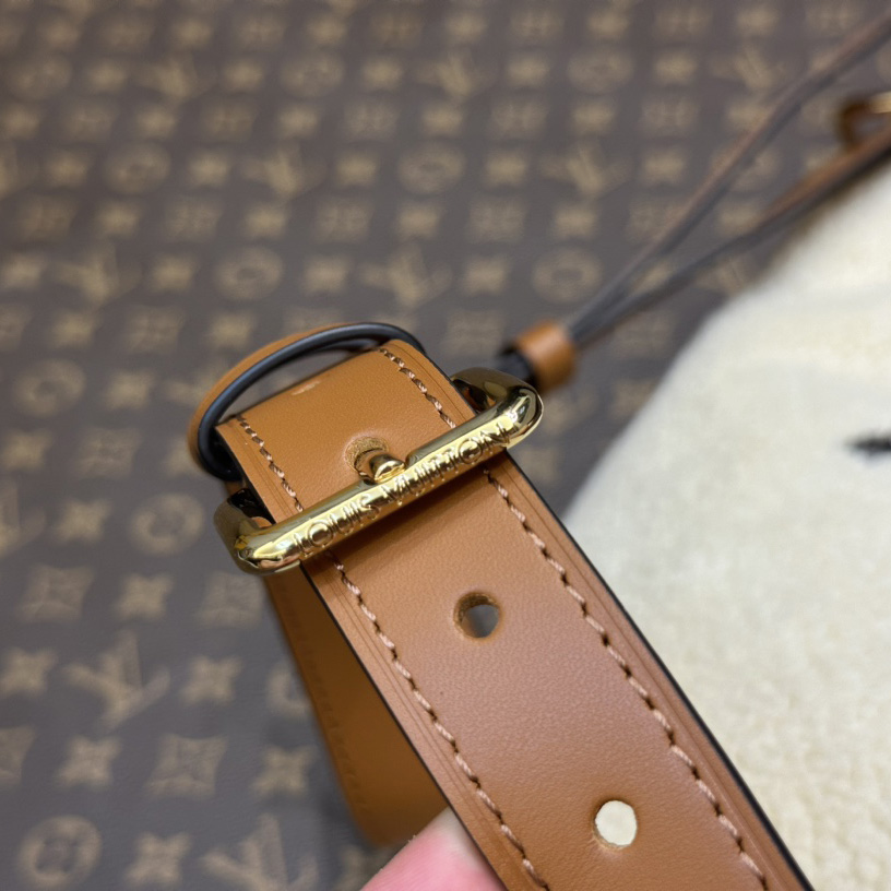 Louis Vuitton LV SKI Bumbag   M23715 - DesignerGu