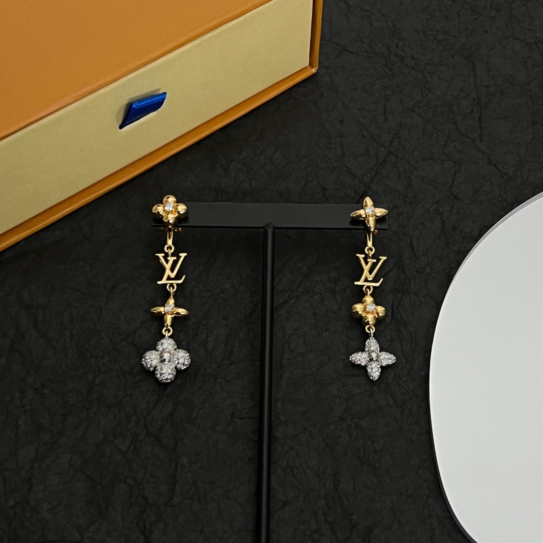 Louis Vuitto LV Gram Earrings - DesignerGu