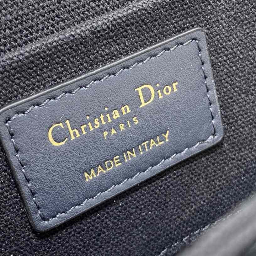 Dior Small 30 Montaigne Avenue Bag - DesignerGu