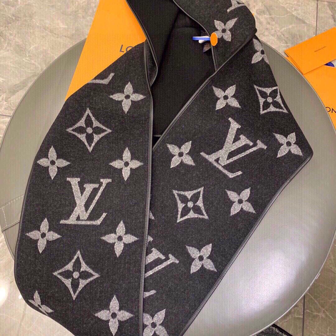 Louis Vuitton Fall For You Scarf - DesignerGu