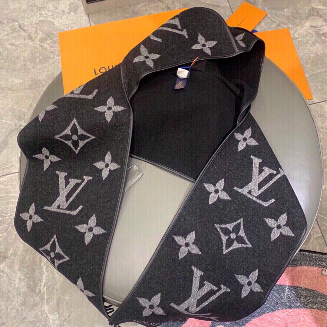 Louis Vuitton Fall For You Scarf - DesignerGu