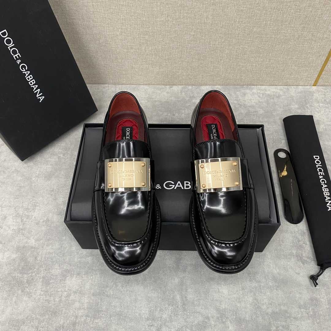 Dolce & Gabbana Bernini Logo-plaque Leather Loafers In Black - DesignerGu