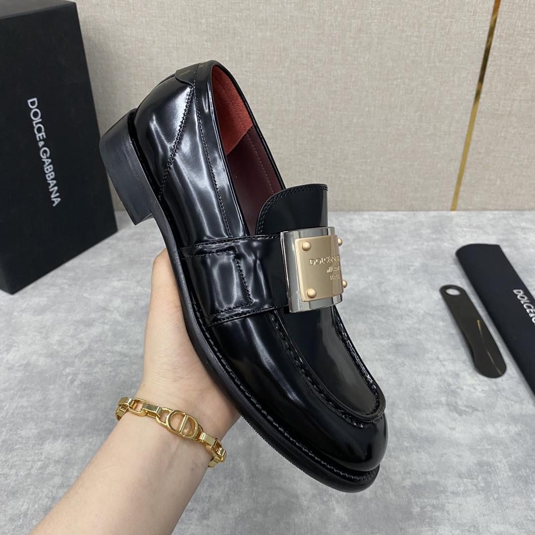 Dolce & Gabbana Bernini Logo-plaque Leather Loafers In Black - DesignerGu