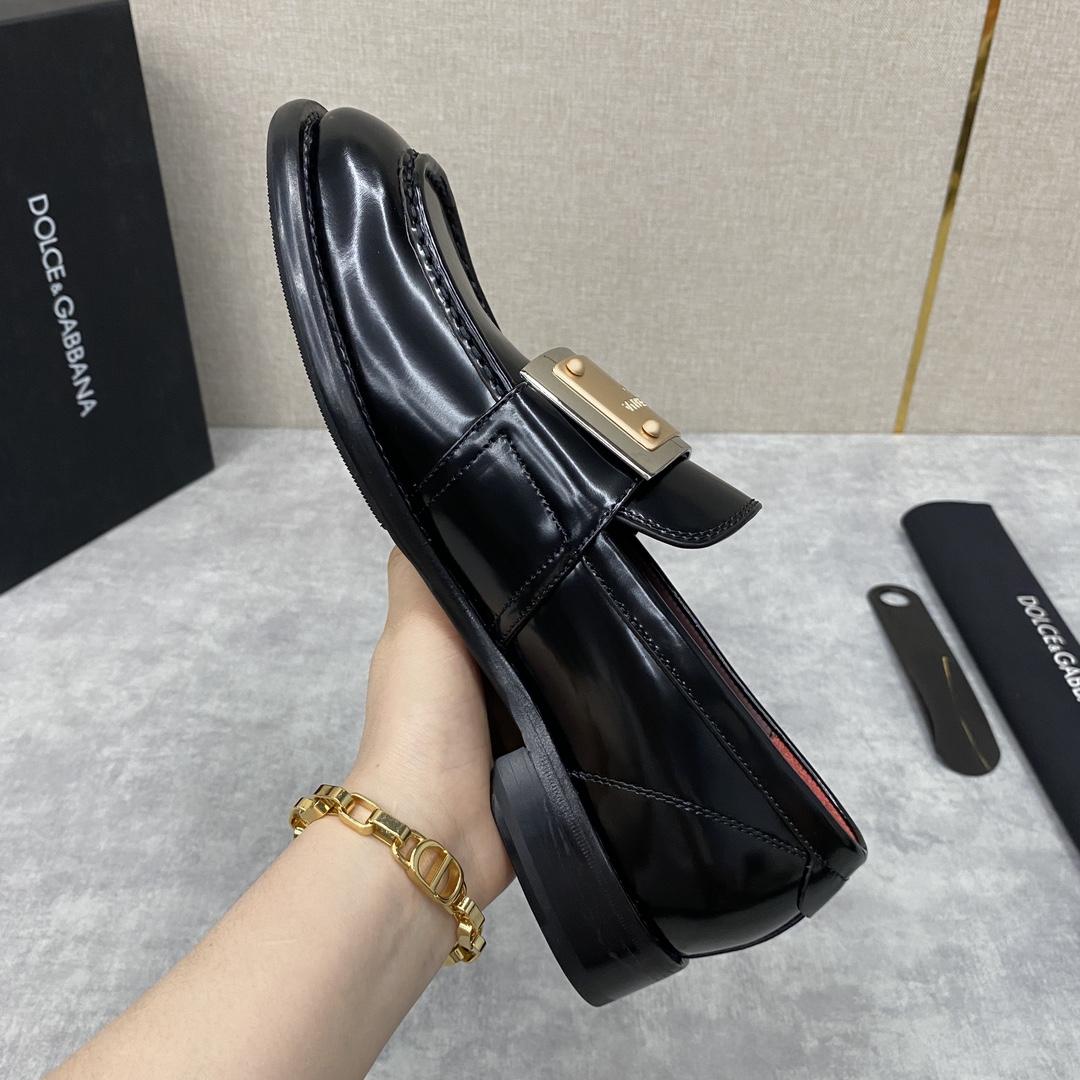 Dolce & Gabbana Bernini Logo-plaque Leather Loafers In Black - DesignerGu