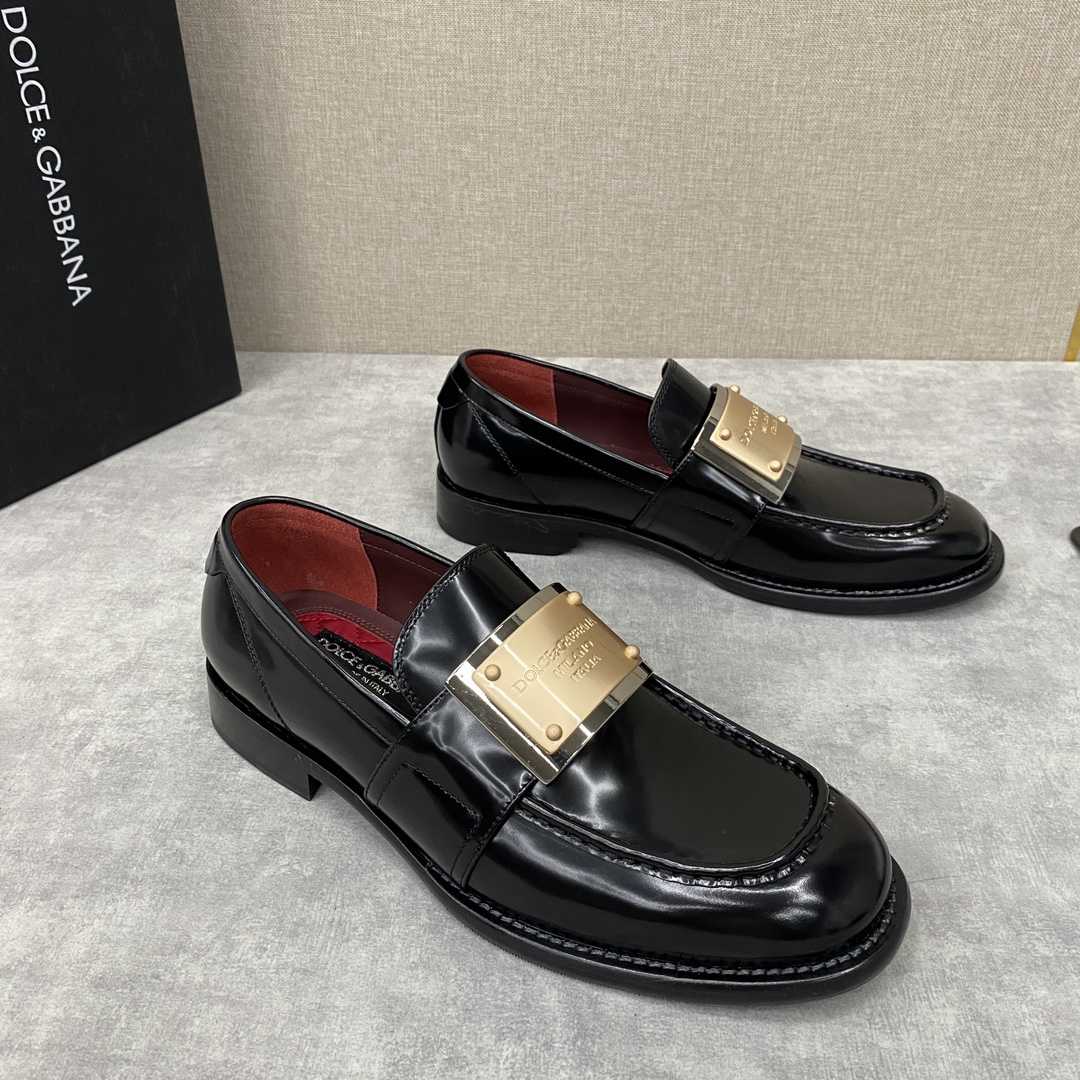 Dolce & Gabbana Bernini Logo-plaque Leather Loafers In Black - DesignerGu