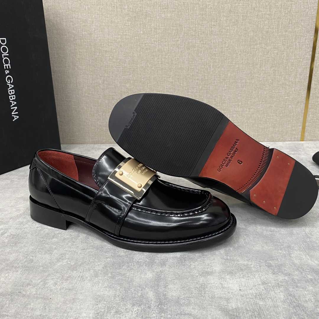 Dolce & Gabbana Bernini Logo-plaque Leather Loafers In Black - DesignerGu