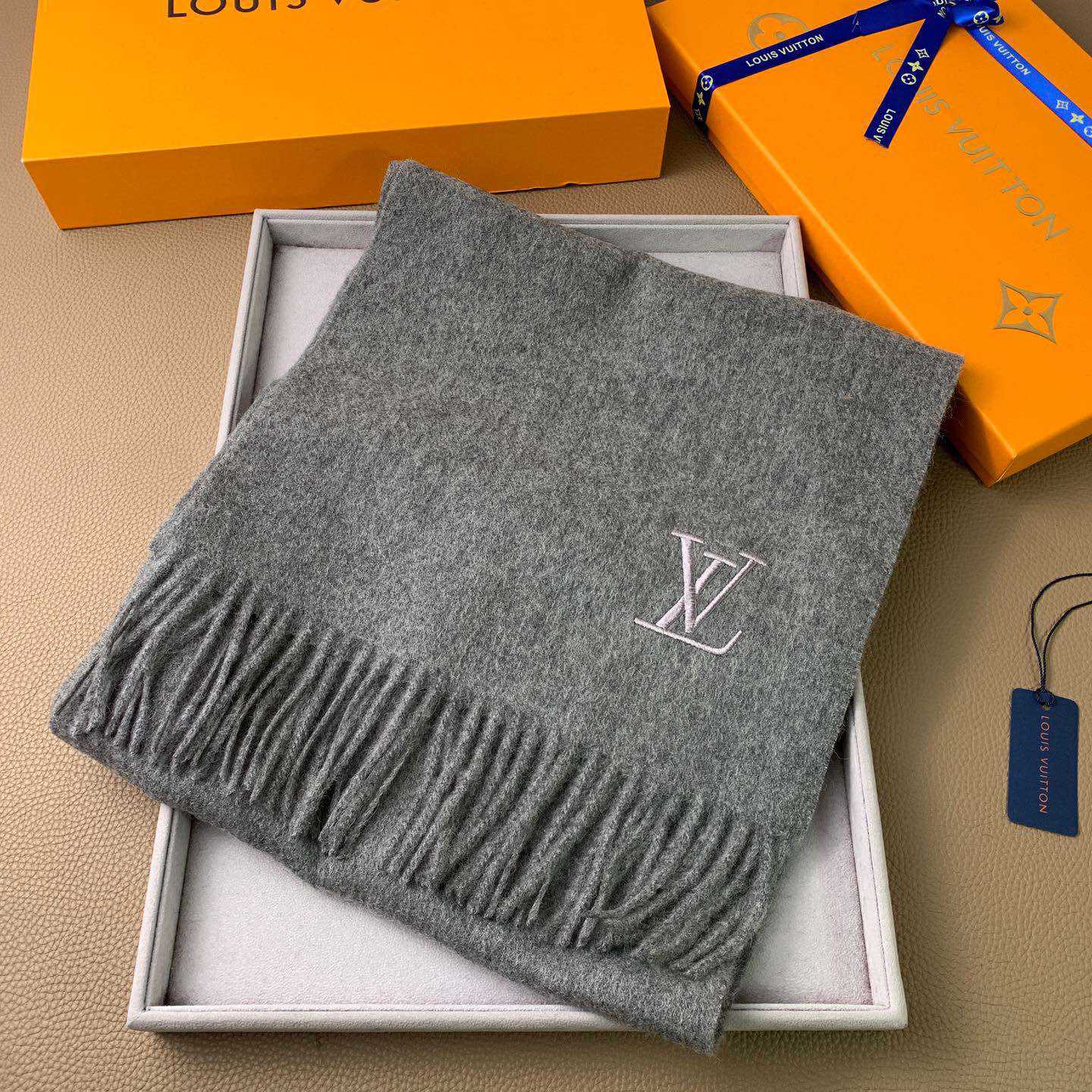 Louis Vuitton Jhelam Scarf - DesignerGu