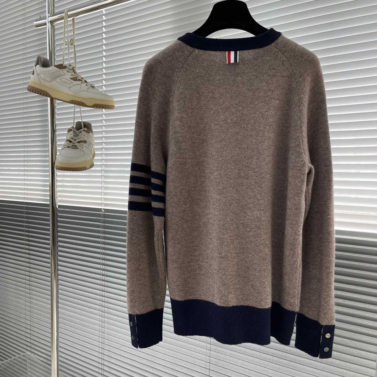 Thom Browne Shetland Wool Raglan 4-bar Crew Neck Pullover - DesignerGu