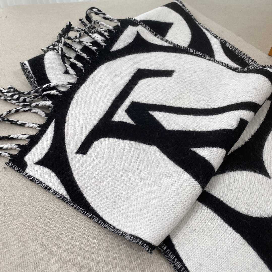 Louis Vuitton LV Medallion Scarf - DesignerGu