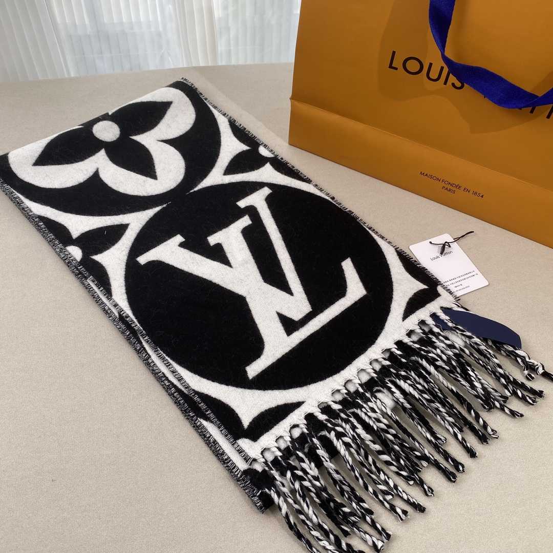 Louis Vuitton LV Medallion Scarf - DesignerGu