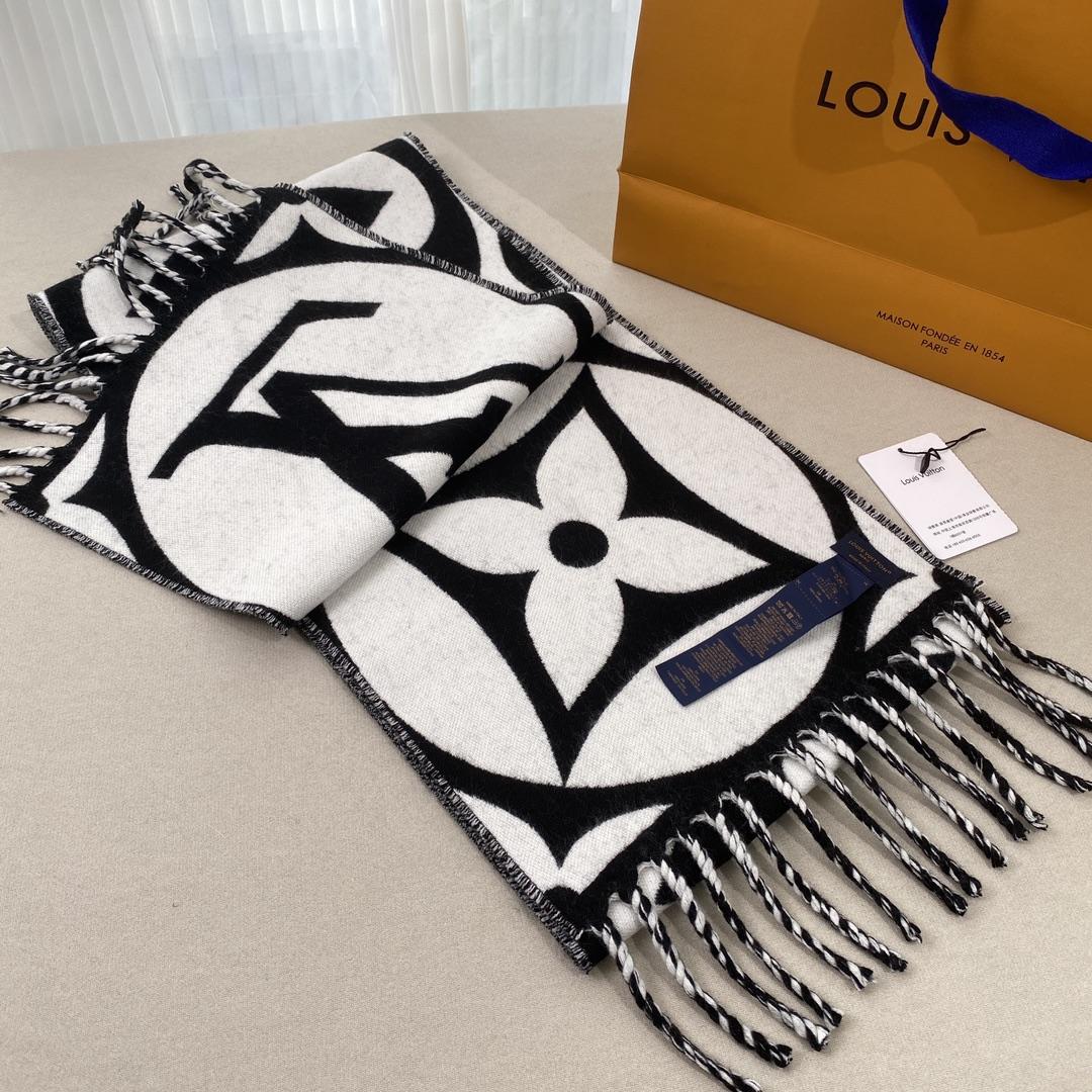 Louis Vuitton LV Medallion Scarf - DesignerGu