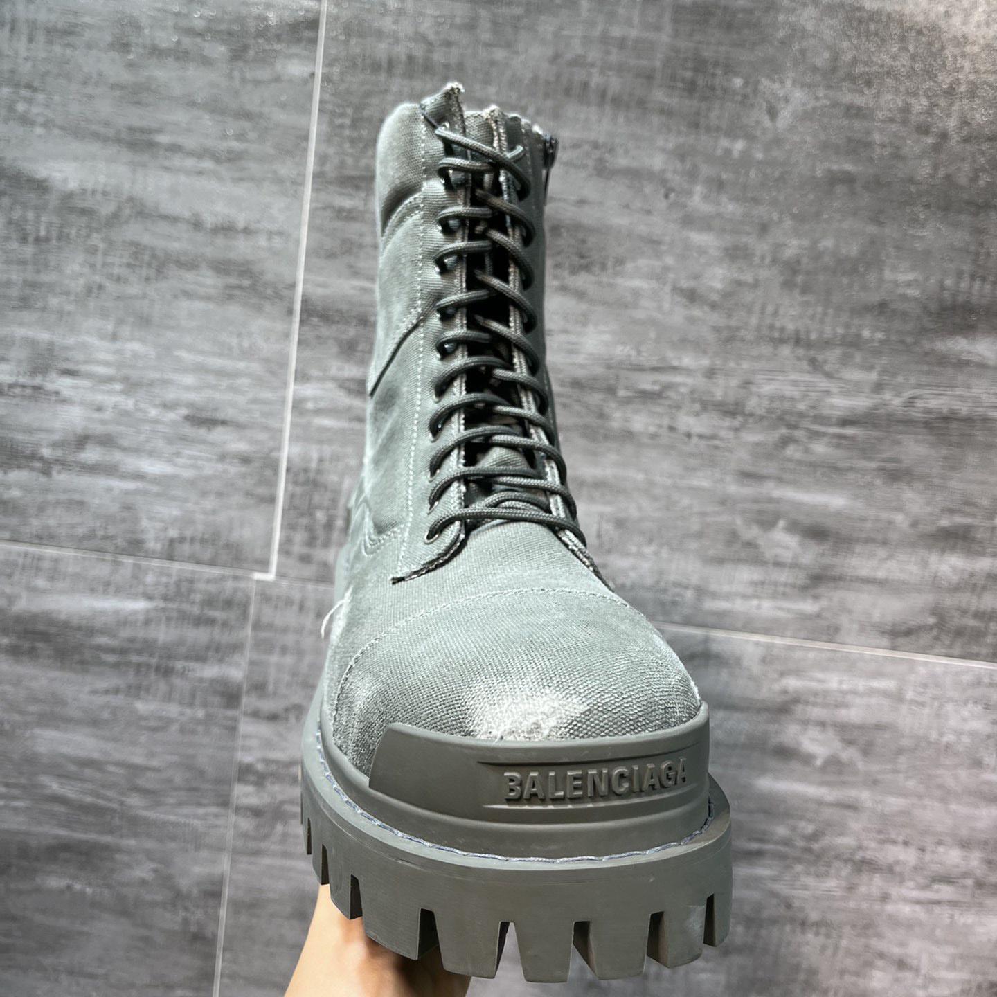 Balenciaga Men's Combat Strike 20mm Boot - DesignerGu