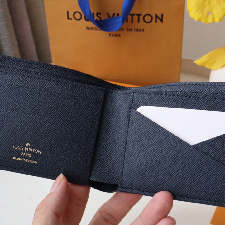 Louis Vuitton Multiple Wallet (7.5 x 11.1 x 1cm)   M82827 - DesignerGu