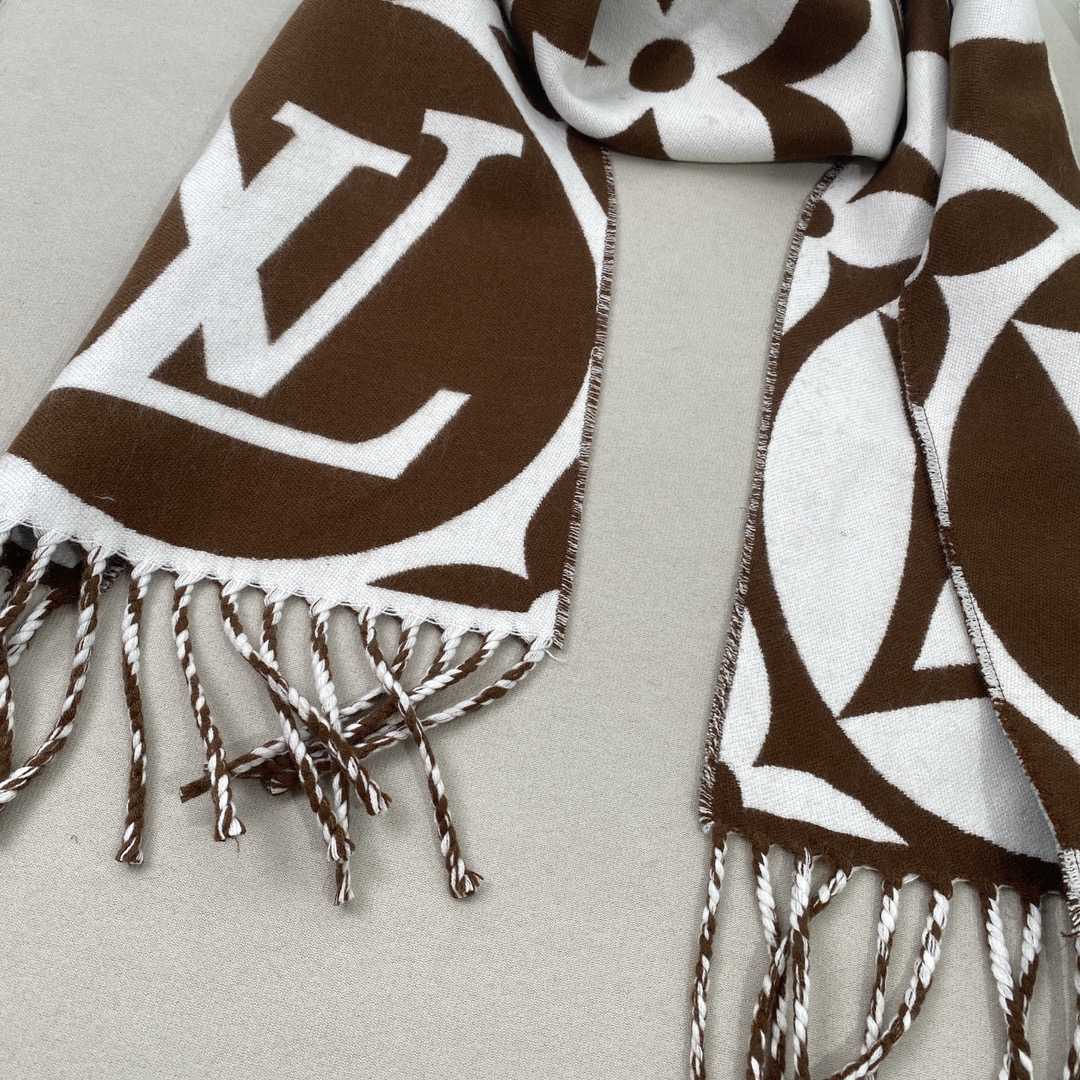 Louis Vuitton LV Medallion Scarf - DesignerGu