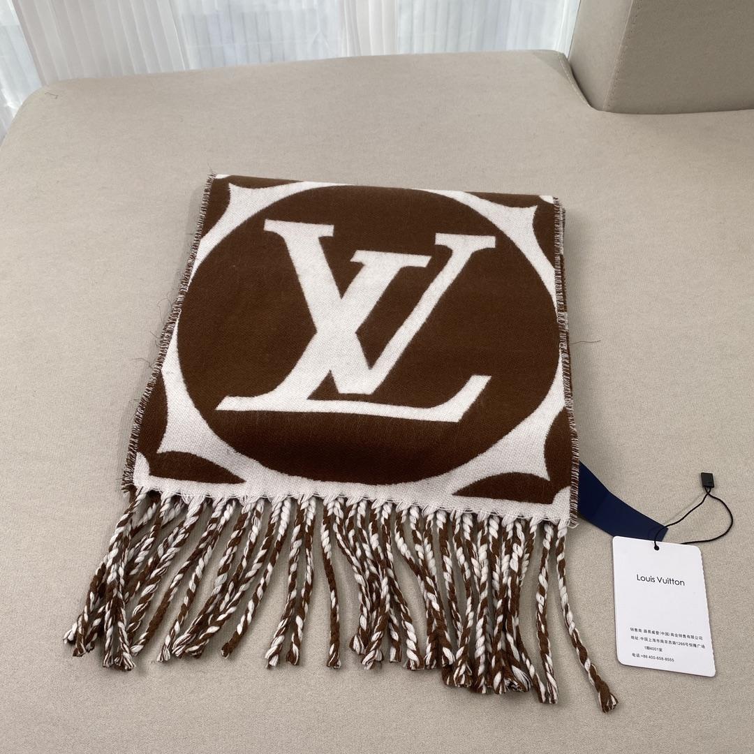 Louis Vuitton LV Medallion Scarf - DesignerGu