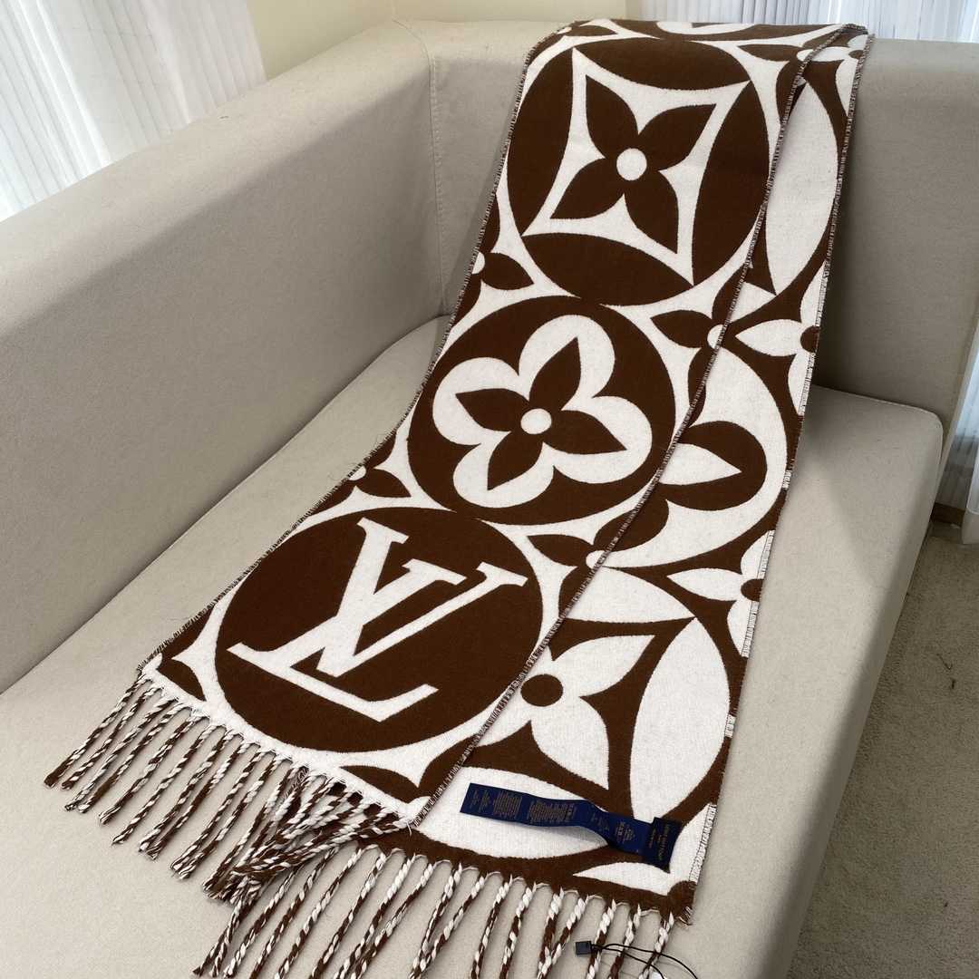 Louis Vuitton LV Medallion Scarf - DesignerGu