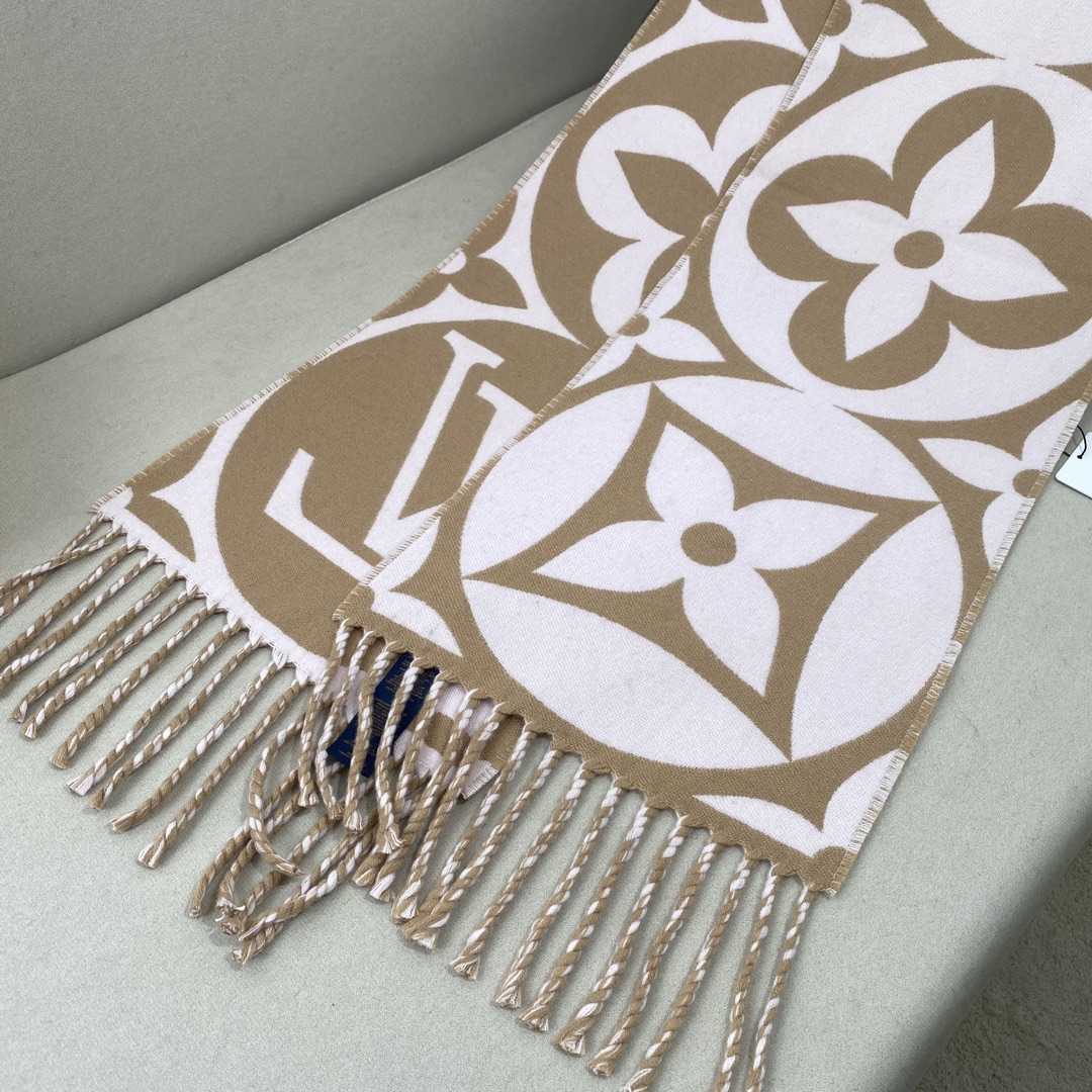 Louis Vuitton LV Medallion Scarf - DesignerGu