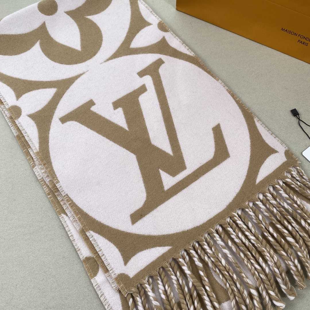 Louis Vuitton LV Medallion Scarf - DesignerGu