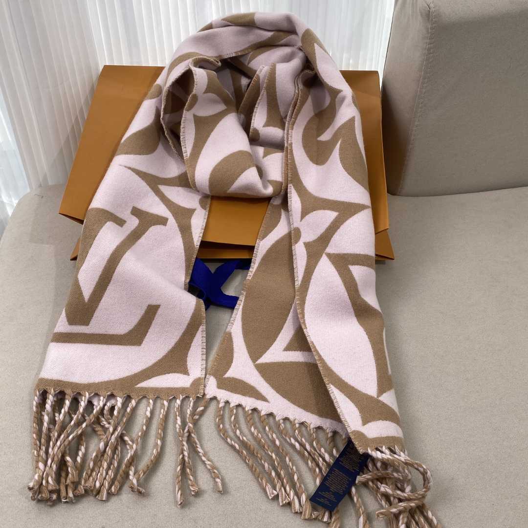 Louis Vuitton LV Medallion Scarf - DesignerGu