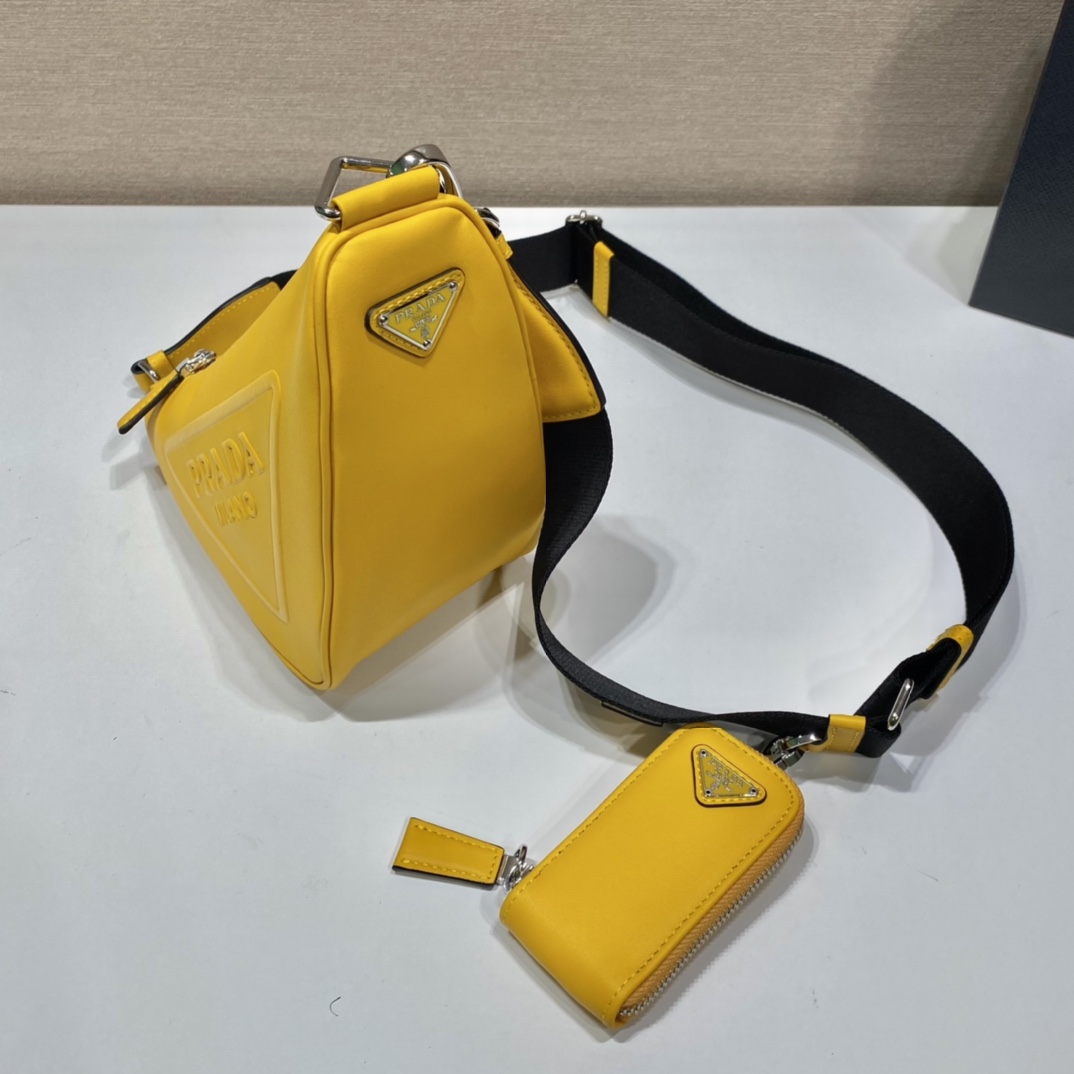 Prada Triangle Bag (26-14-12cm) - DesignerGu