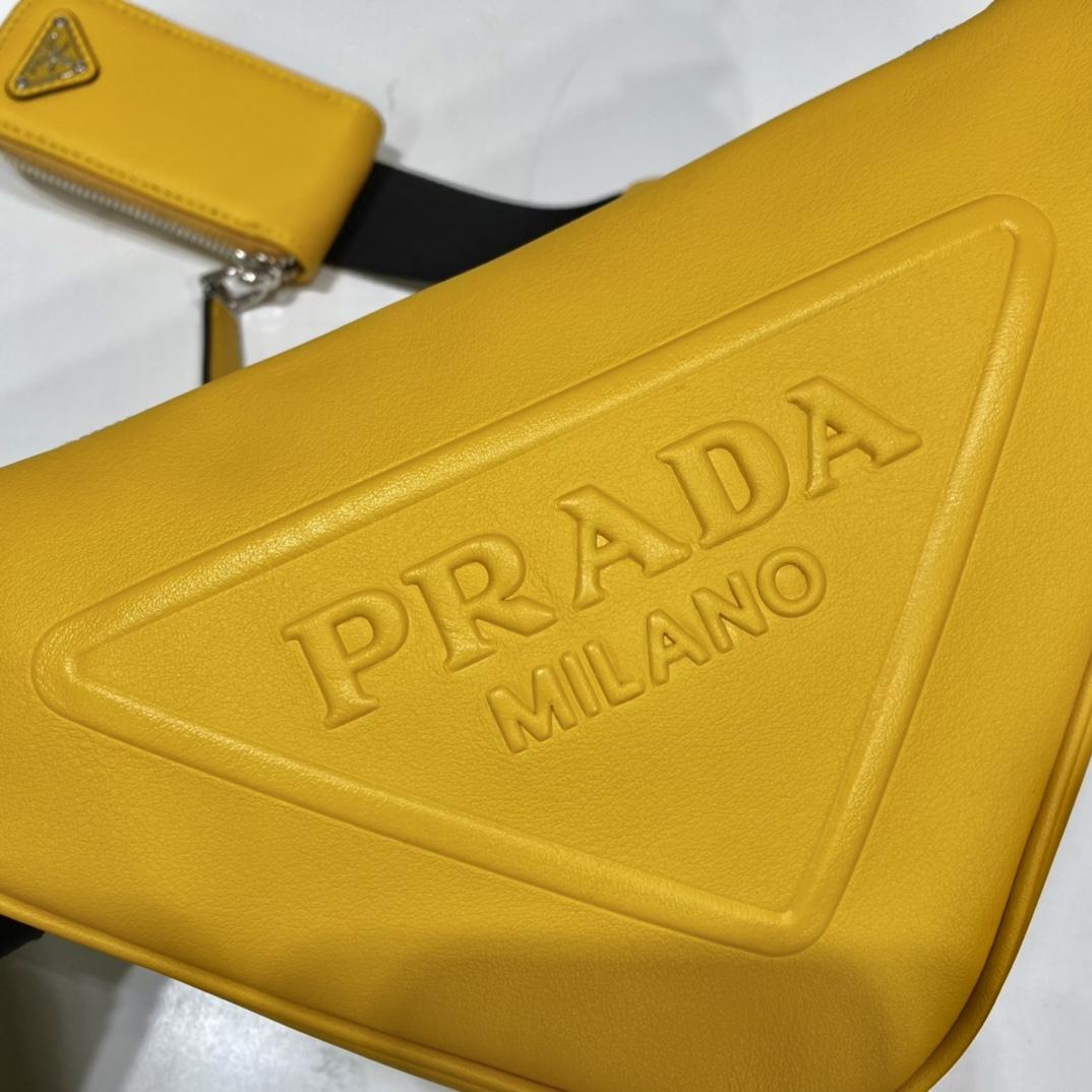 Prada Triangle Bag (26-14-12cm) - DesignerGu