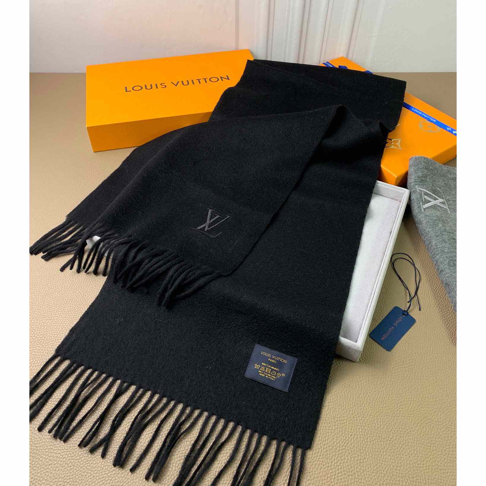 Louis Vuitton Jhelam Scarf - DesignerGu