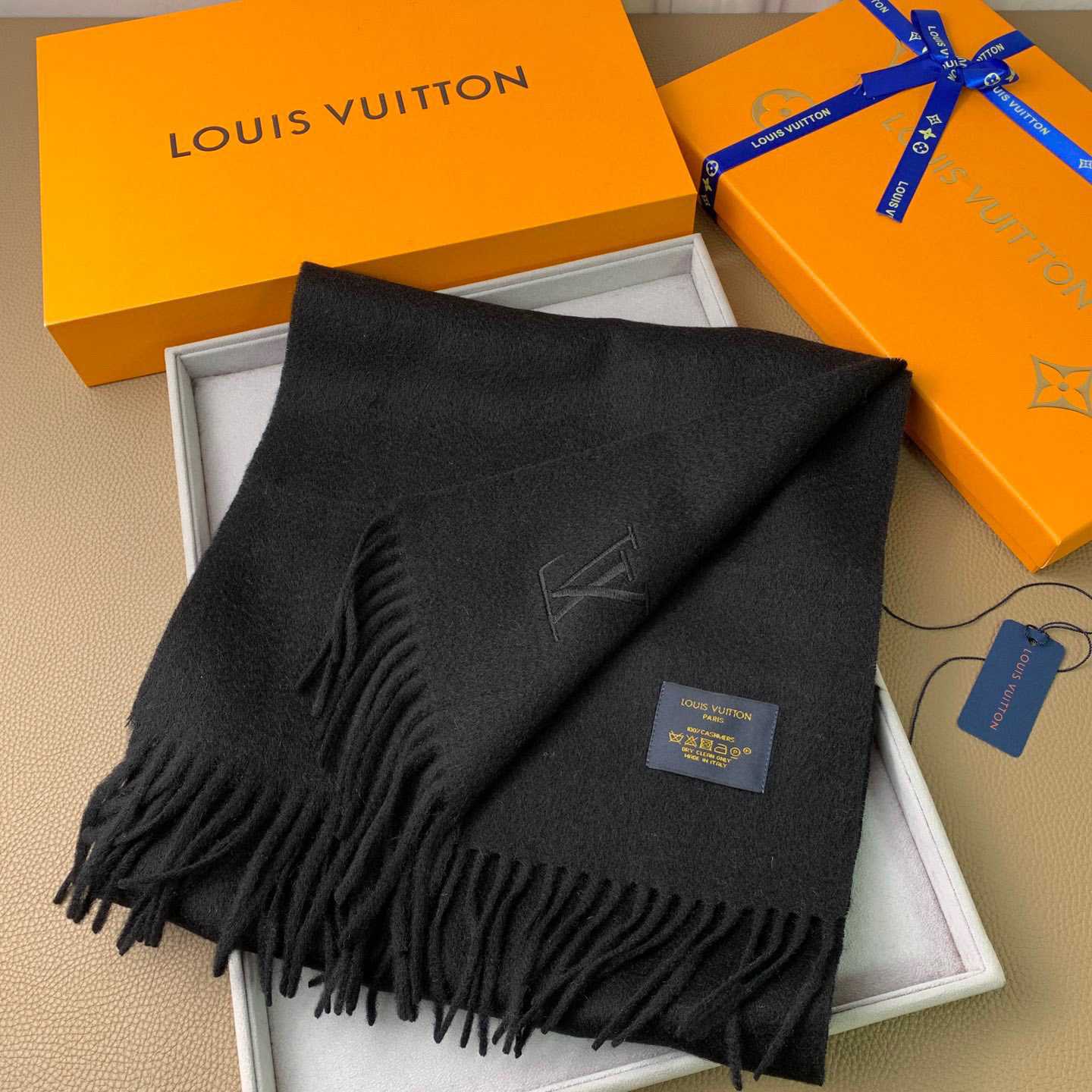 Louis Vuitton Jhelam Scarf - DesignerGu