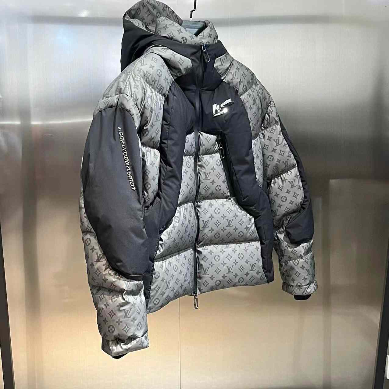 Louis Vuitton 2054 Heat Reactive Puffer - DesignerGu