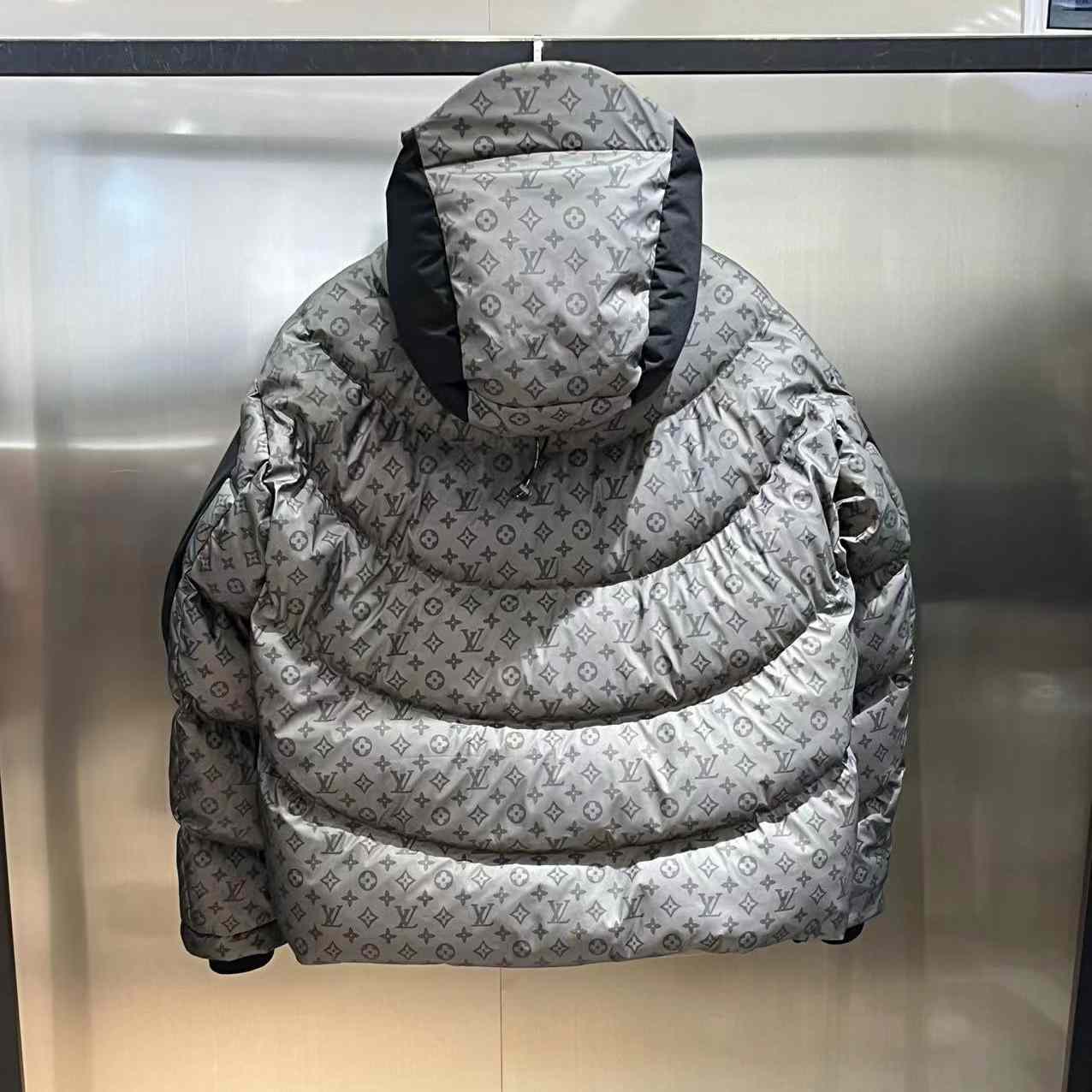 Louis Vuitton 2054 Heat Reactive Puffer - DesignerGu