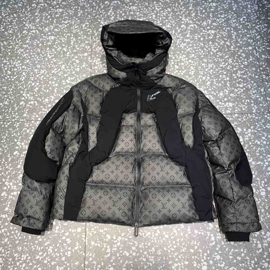 Louis Vuitton 2054 Heat Reactive Puffer - DesignerGu