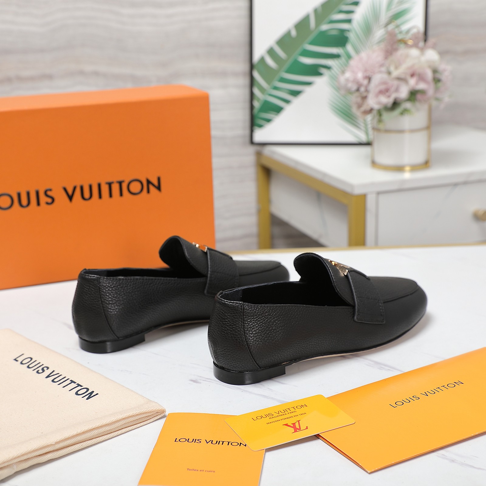 Louis Vuitton LV Capri Loafer - DesignerGu