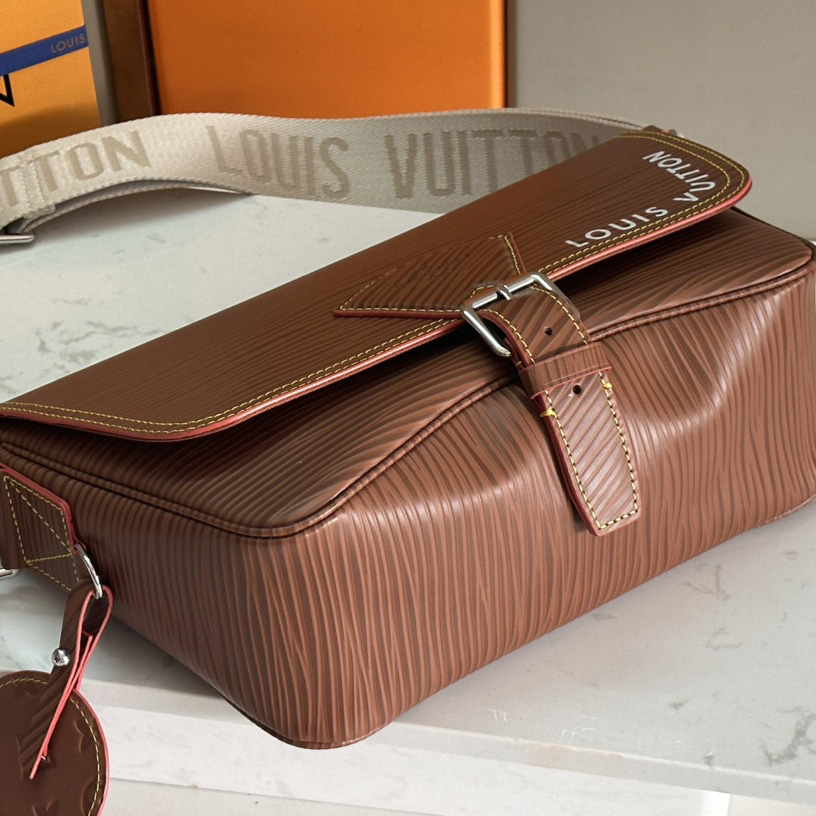 Louis Vuitton Montsouris Messenger   M23097 - DesignerGu