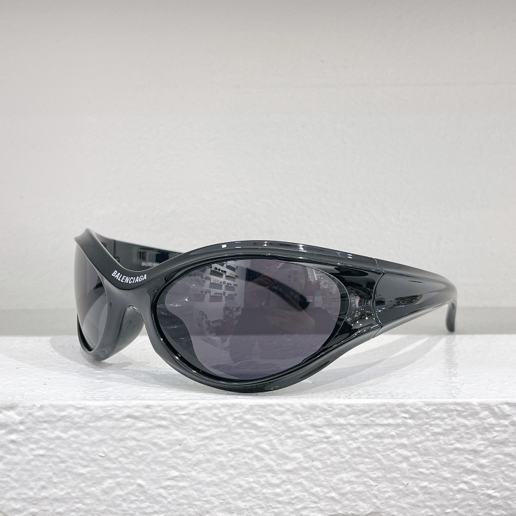 Balenciaga Dynamo Round Sunglasses - DesignerGu