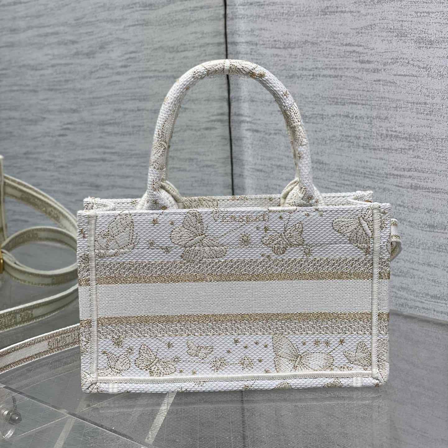 Dior Medium Lady D-Lite Bag - DesignerGu