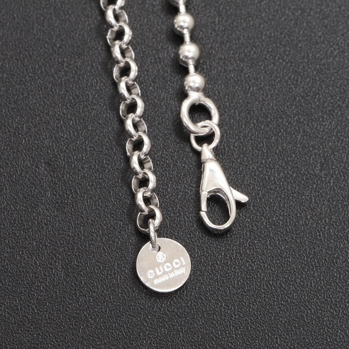 Gucci Interlocking G Necklace In Silver - DesignerGu