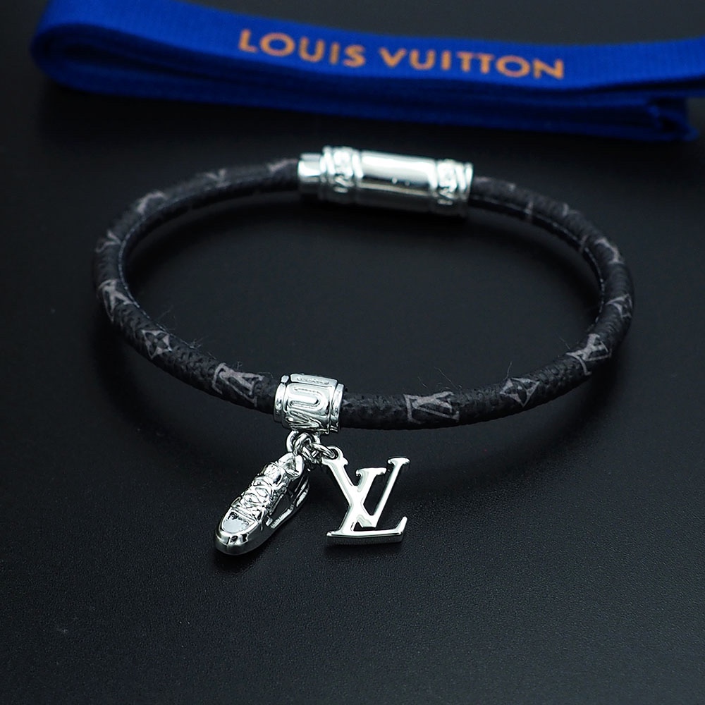 Louis Vuitto LV Icon Trainer Leather Bracelet   M8343 - DesignerGu