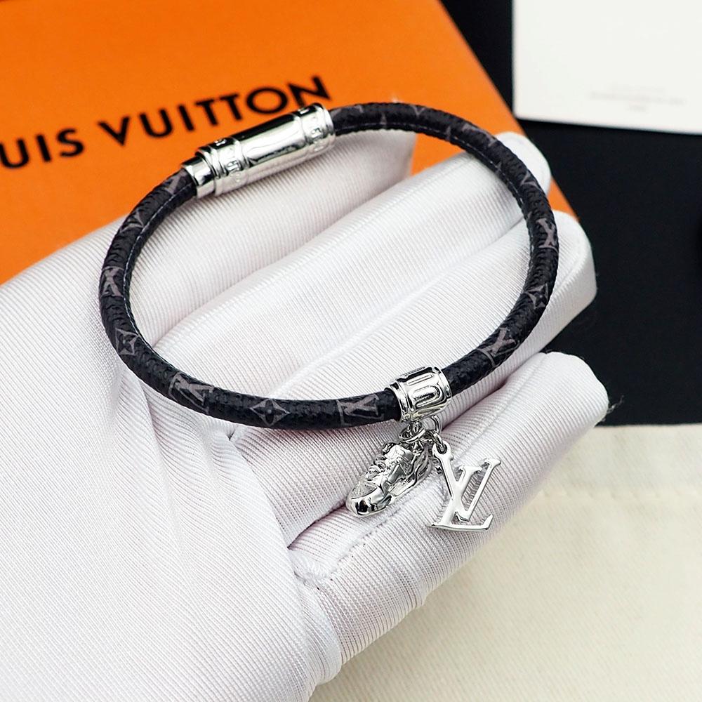 Louis Vuitto LV Icon Trainer Leather Bracelet   M8343 - DesignerGu