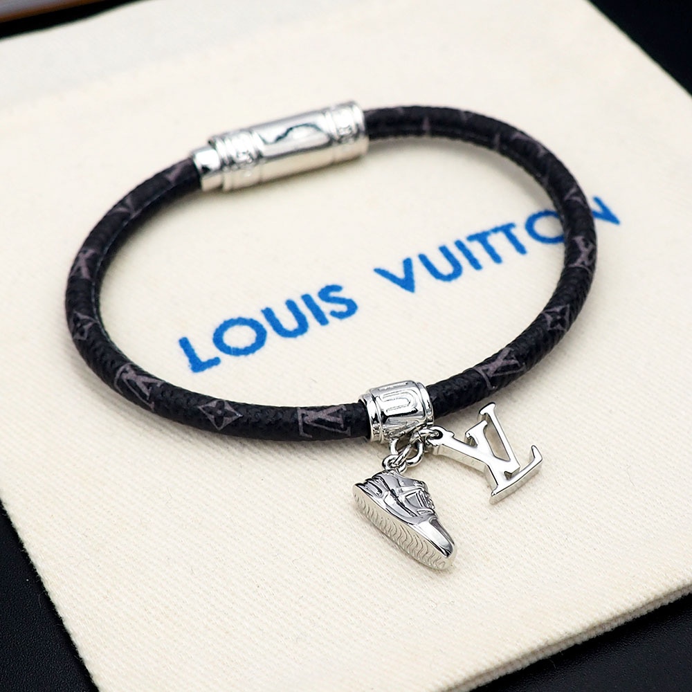 Louis Vuitto LV Icon Trainer Leather Bracelet   M8343 - DesignerGu