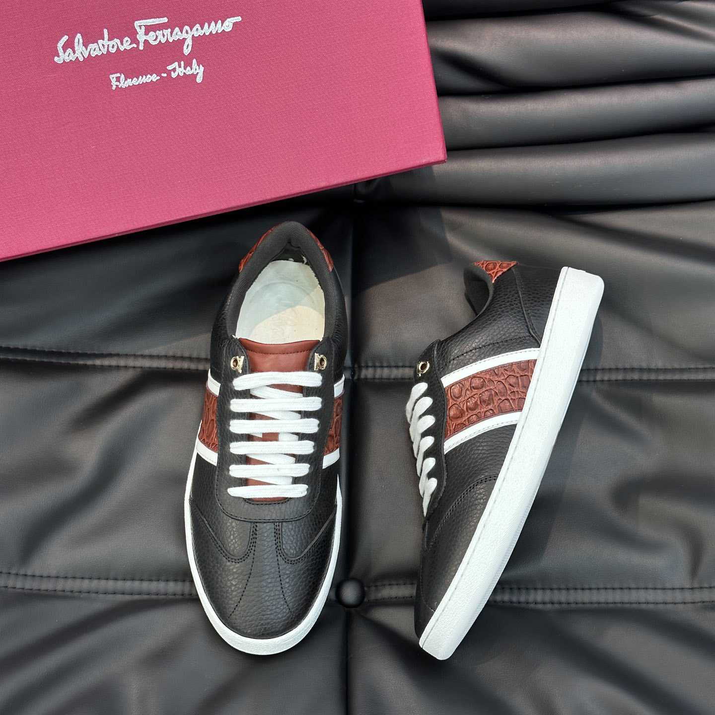 Ferragamo Low Cut Sneaker - DesignerGu