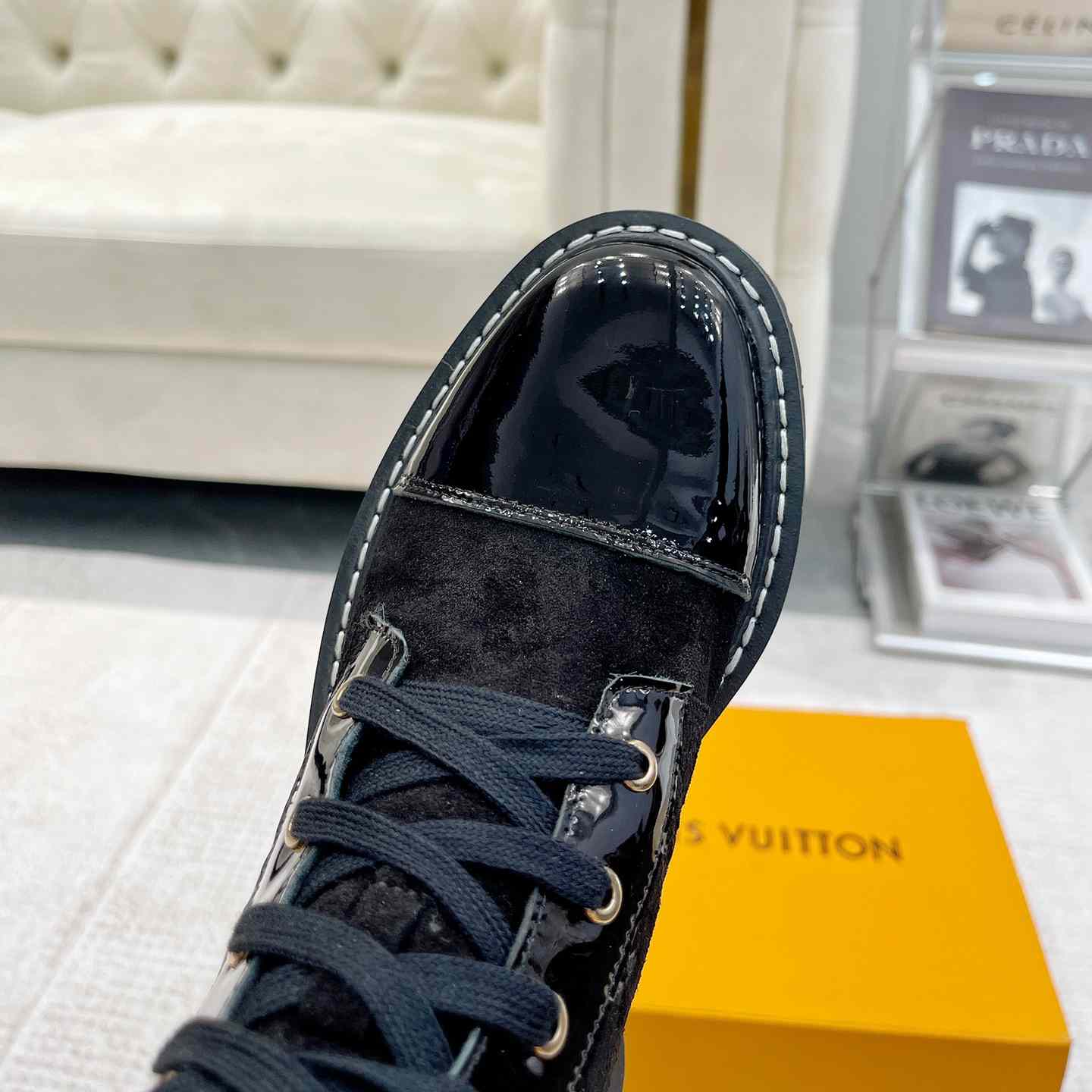 Louis Vuitton Territory Flat Ranger - DesignerGu