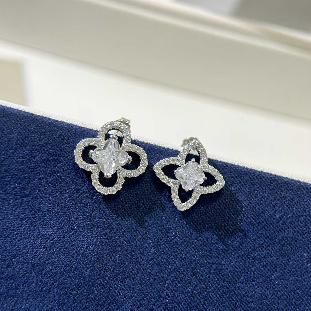 Louis Vuitton Monogram Earrings - DesignerGu