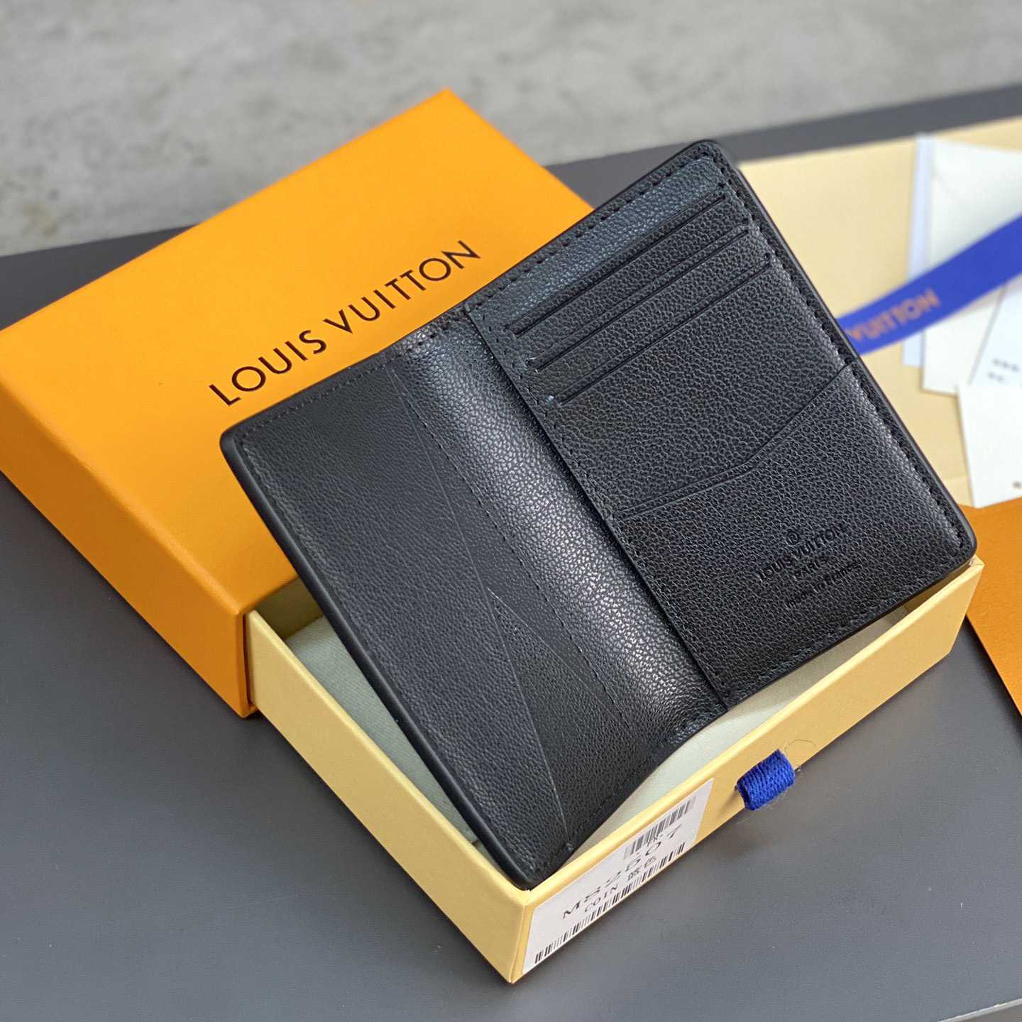 Louis Vuitton Wallet    8 x 11 x 1cm - DesignerGu