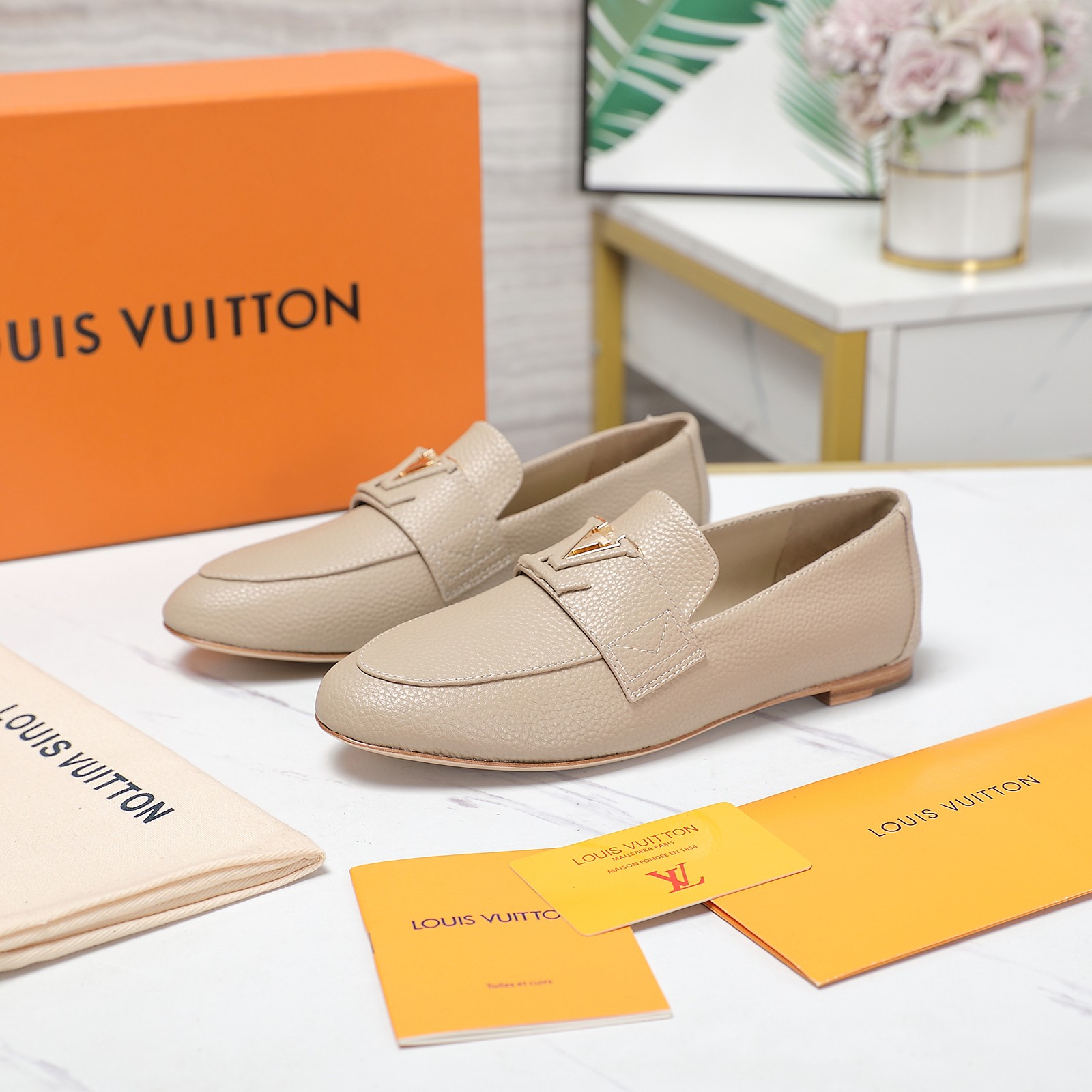 Louis Vuitton LV Capri Loafer - DesignerGu