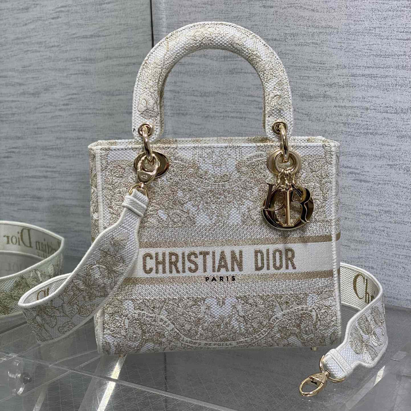 Dior Medium Lady D-lite Bag - DesignerGu