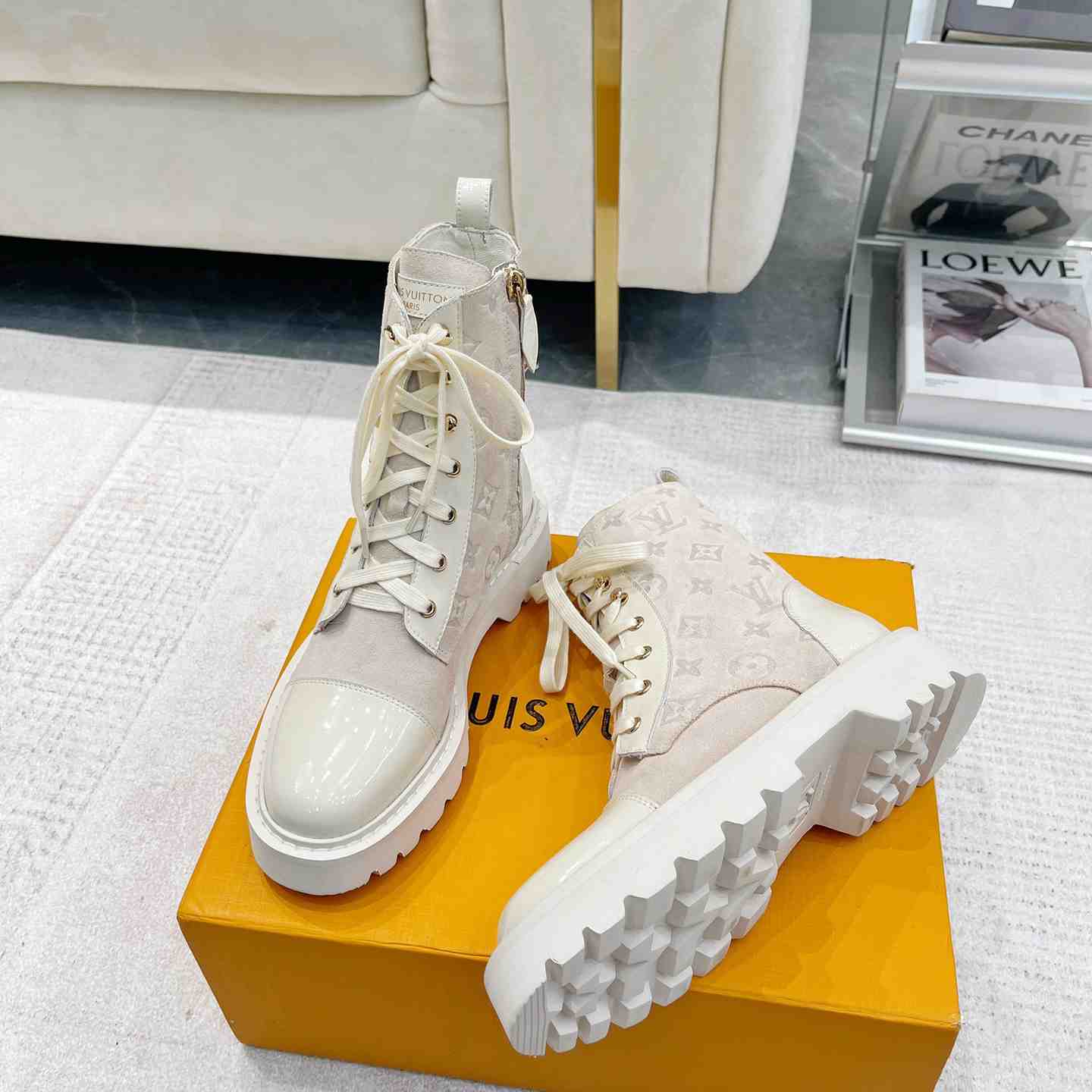 Louis Vuitton Territory Flat Ranger - DesignerGu