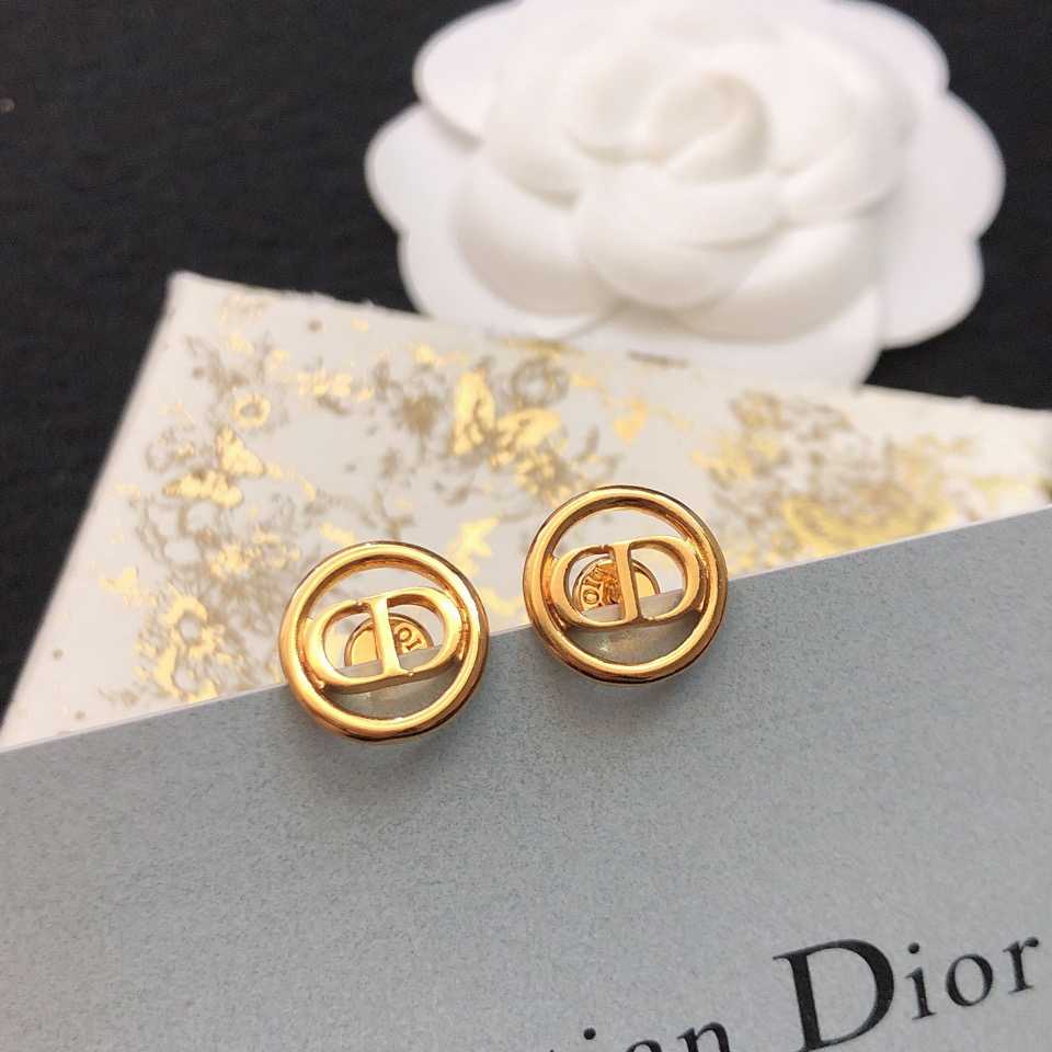 Dior 30 Montaigne Stud Earrings - DesignerGu