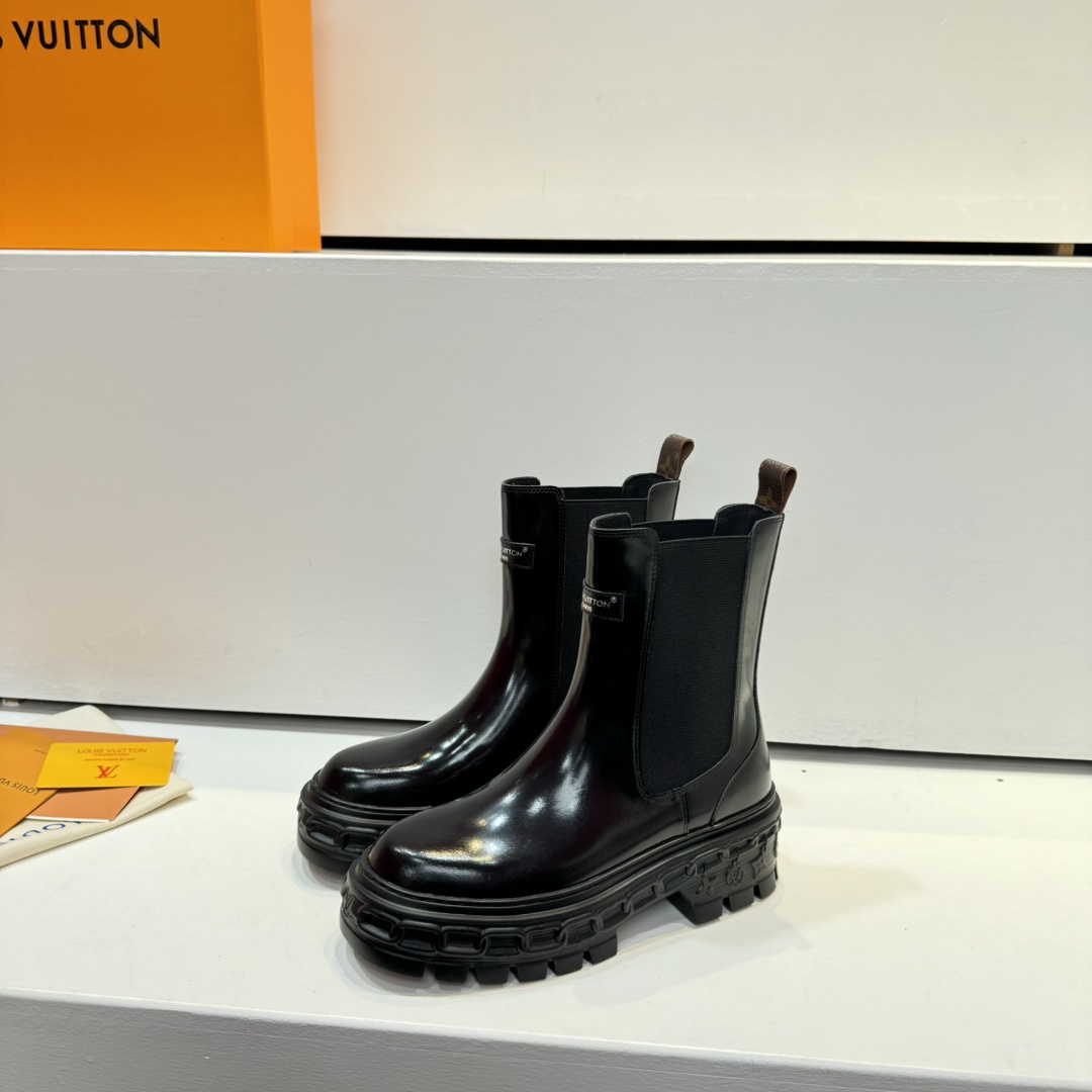 Louis Vuitton LV Record Chelsea Boot - DesignerGu